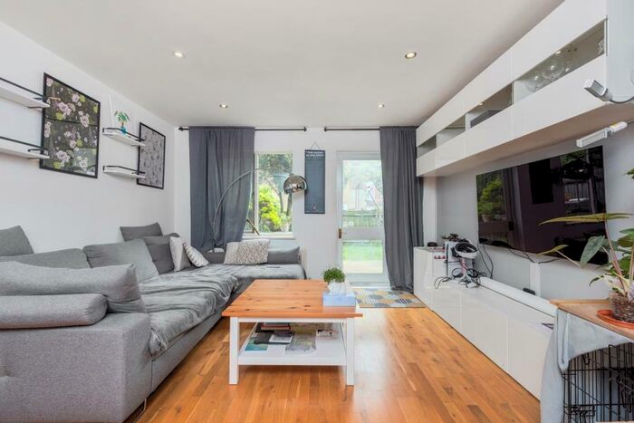 2 Bedroom Semi-Detached House To Rent In Kerfield Place, SE5