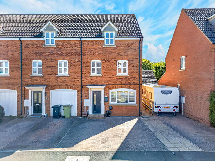 4 Bedroom Town House For Sale In Biscay Close, Irchester, NN29
