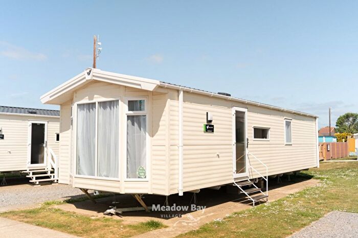 2 Bedroom Mobile/park Home For Sale In Manor Road, Hayling Island, PO11