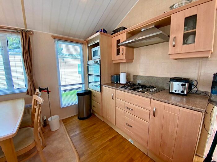 2 Bedroom Caravan For Sale In Perowne Way, Sandown, PO36