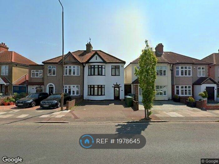 3 Bedroom Semi-Detached House To Rent In Green Lane, London, SE9