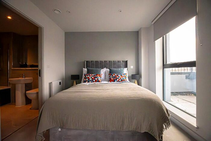 1 Bedroom Apartment For Sale In Merchants Wharf, Manchester, M5