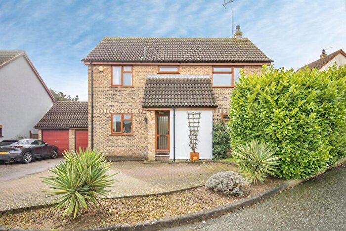 4 Bedroom Detached House For Sale In Woodpecker Close, Colchester, CO4