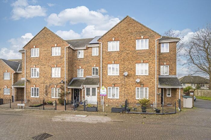 4 Bedroom Town House For Sale In Silbury Mews, Swindon, SN25