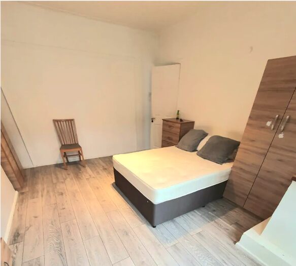 4 Bedroom Semi-Detached House To Rent In Park Grove, London, E15