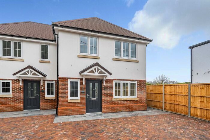 3 Bedroom Semi-Detached House For Sale In Milley Road, Waltham St. Lawrence, RG10