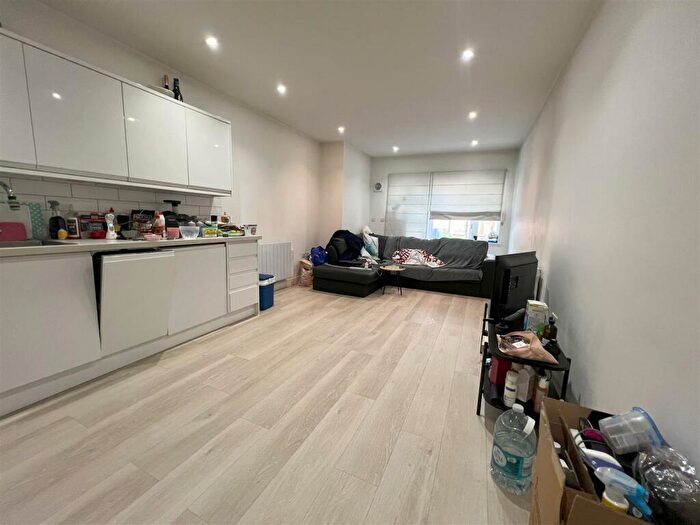 1 Bedroom Flat To Rent In Newmarket Road, Cambridge, CB5