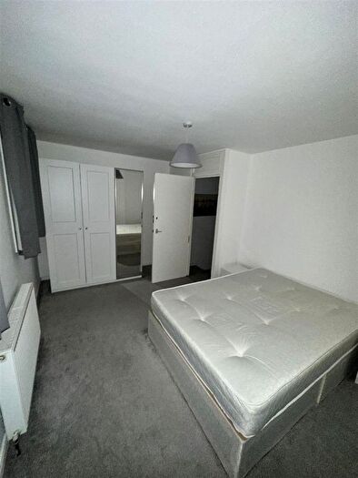 2 Bedroom Flat To Rent In Channel Islands Estate, London, N1