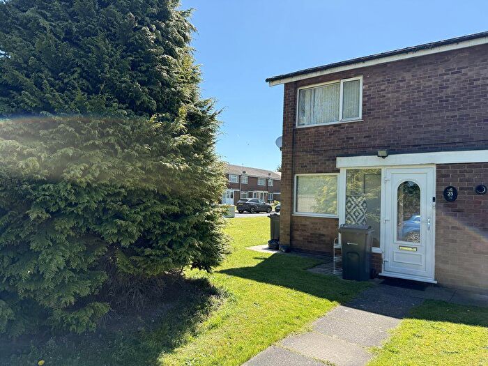 2 Bedroom Maisonette For Sale In Selby Close, Birmingham, B26