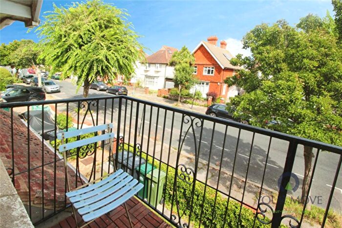 3 Bedroom Flat To Rent In Langdale Gardens, Hove, East Sussex, BN3