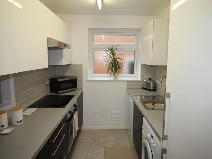 1 Bedroom Flat To Rent In Brambledown Road, Wallington, Surrey, SM6