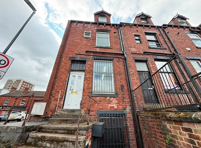 2 Bedroom End Of Terrace House To Rent In Beech Avenue, Armley, Leeds, LS12