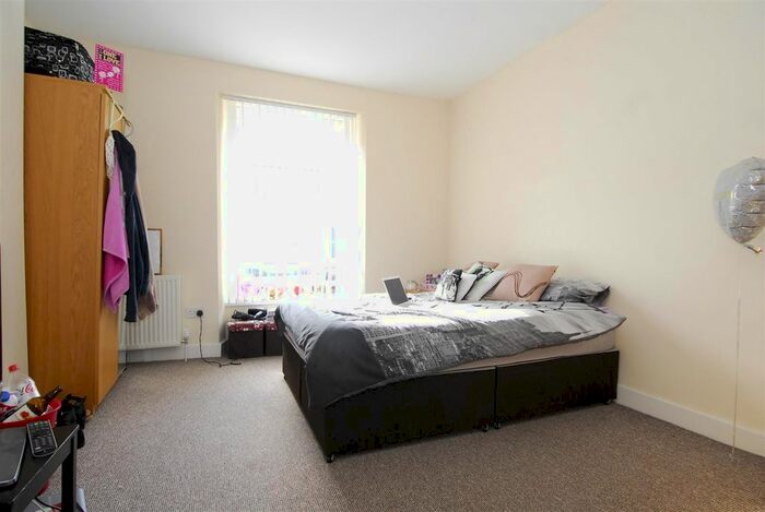 3 Bedroom Flat To Rent In Seaton Avenue, Mutley, Plymouth, PL4
