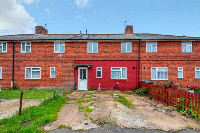 3 Bedroom Terraced House To Rent In Laburnham Gardens, Reading, RG2