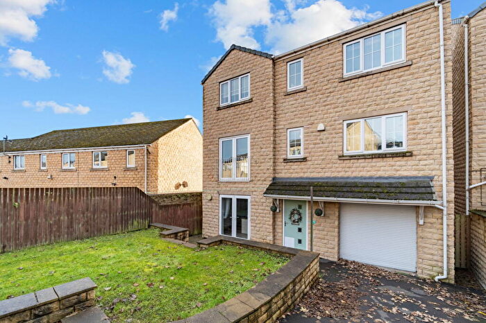 4 Bedroom Detached House For Sale In Croft View, Mount Lane, Rastrick, HD6