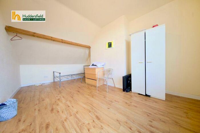 1 Bedroom Flat To Rent In Fitzwilliam Street, Huddersfield, HD1