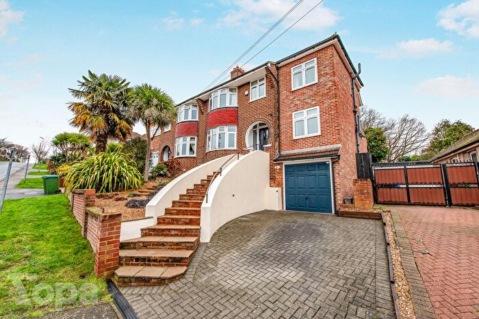 4 Bedroom Semi Detached House For Sale In Barnehurst Avenue, Bexleyheath, DA7