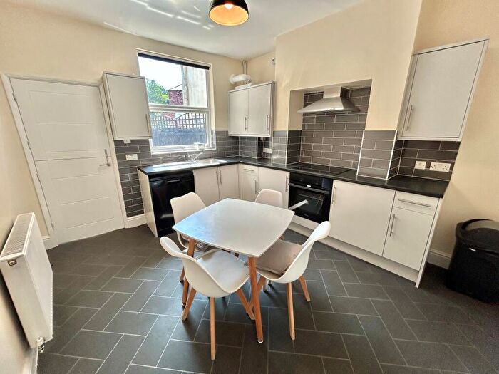 5 Bedroom House To Rent In Burgass Road, Nottingham, NG3