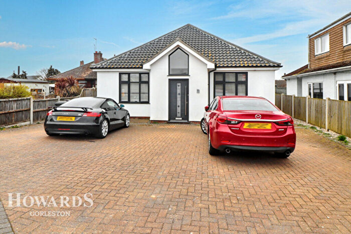 3 Bedroom Detached Bungalow For Sale In Beccles Road, Bradwell, NR31