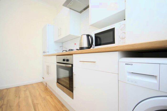 2 Bedroom Flat To Rent In New Cross Road, New Cross, SE14