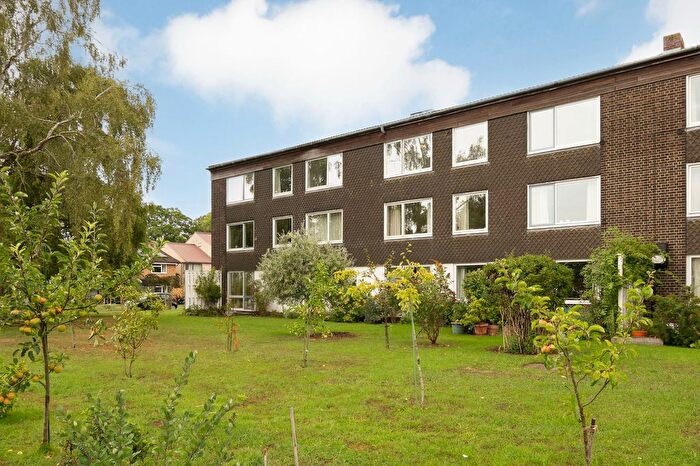 3 Bedroom Flat For Sale In Gough Way, Cambridge, CB3