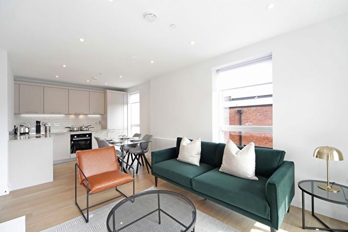 2 Bedroom Flat To Rent In Carraway Street, Reading, RG1