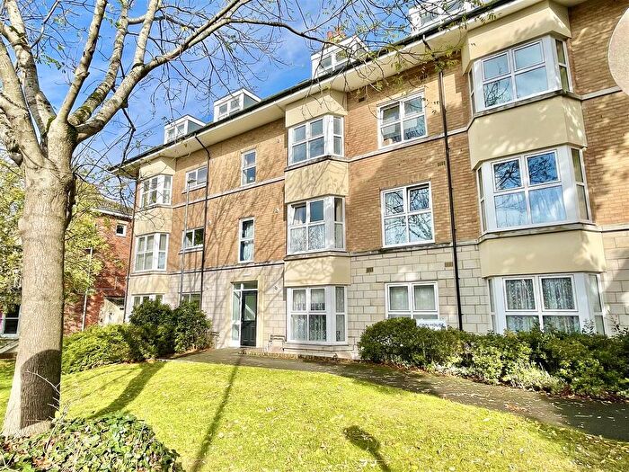 2 Bedroom Flat For Sale In Dorchester Road, Weymouth, DT4