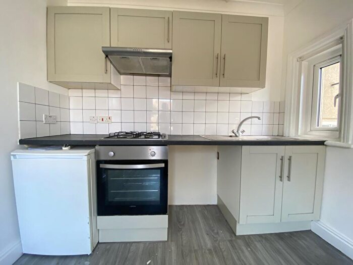 1 Bedroom Flat To Rent In St Annes Road, Eastbourne, East Sussex, BN21