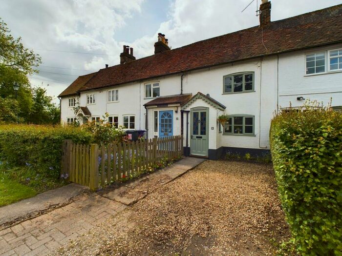 2 Bedroom Cottage To Rent In Perry Green Cottages, Peters Green, LU2