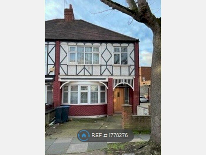 4 Bedroom Semi-Detached House To Rent In Ecclesbourne Gardens, London, N13