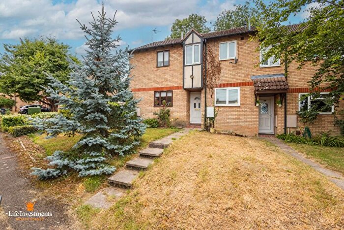 2 Bedroom Terraced House For Sale In Kennedy Drive, Rugby, Warwickshire, CV22