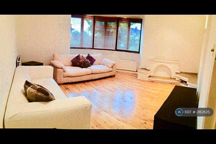 3 Bedroom Flat To Rent In Alexandra Ave, Harrow, HA2