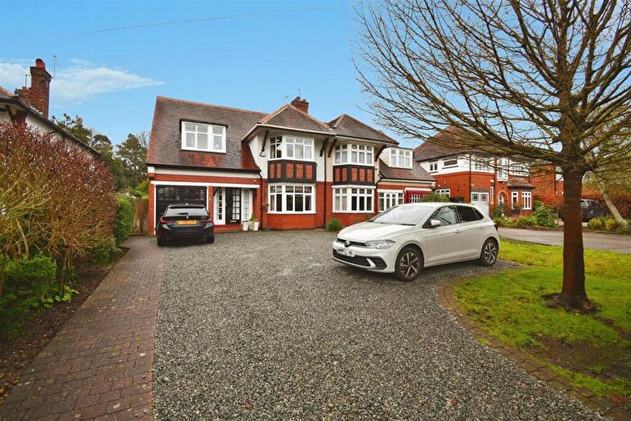 4 Bedroom Semi-Detached House For Sale In Tranby Lane, Anlaby, Hull, HU10