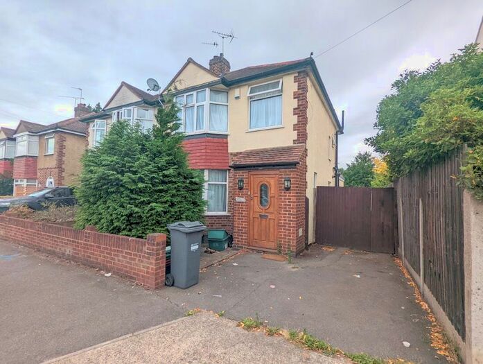 4 Bedroom Semi-Detached House To Rent In Gould Road, Feltham, TW14