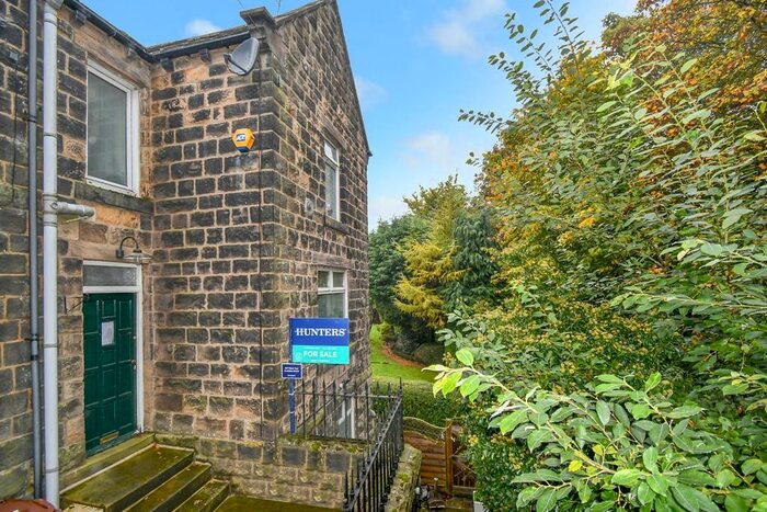 2 Bedroom End Of Terrace House To Rent In Park View, Yeadon, Leeds, LS19