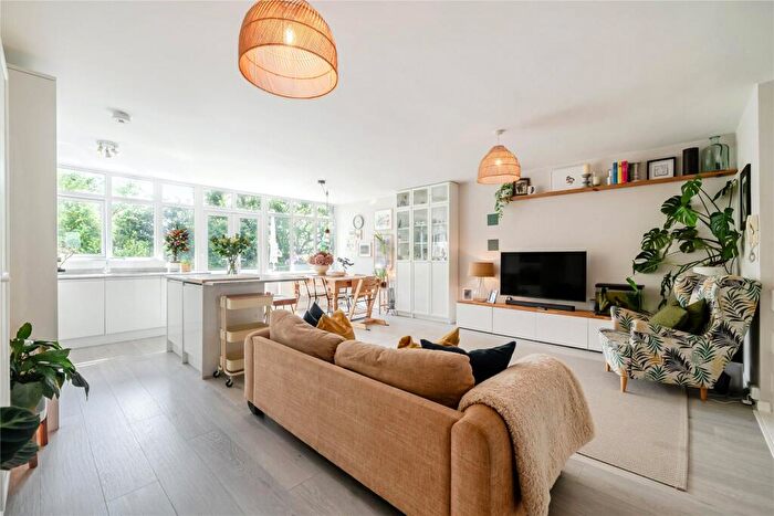 3 Bedroom Flat For Sale In Highland Road, Bromley, BR1