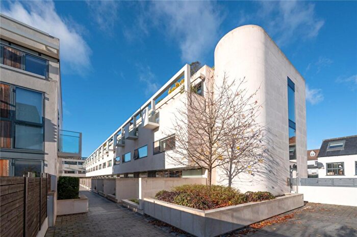 2 Bedroom Duplex To Rent In Gabriel Square, St. Albans, Hertfordshire, AL1