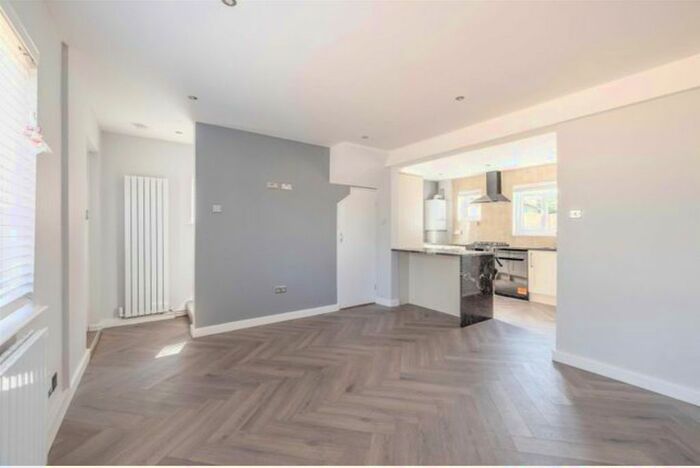 3 Bedroom Semi-Detached House To Rent In Manor Road, Windsor, SL4