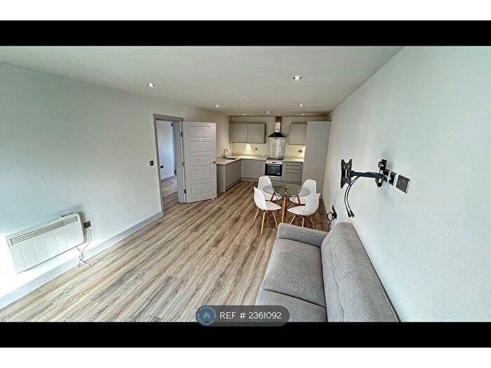 2 Bedroom Flat To Rent In Trinity Court, Leeds, LS9