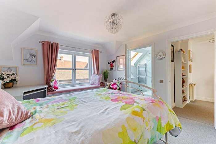 2 Bedroom Cottage For Sale In Bluecoat Pond, Horsham, RH13