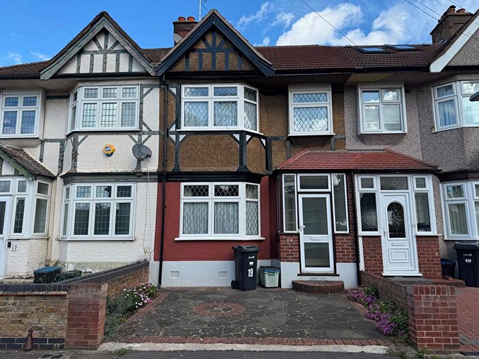 3 Bedroom Terraced House For Sale In Gresham Drive, Romford, RM6