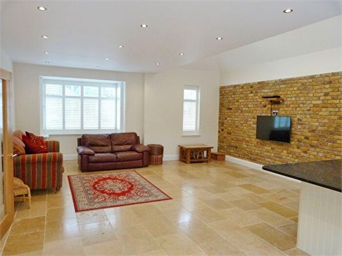 5 Bedroom Detached House For Sale In Lime Grove, Ruislip, HA4