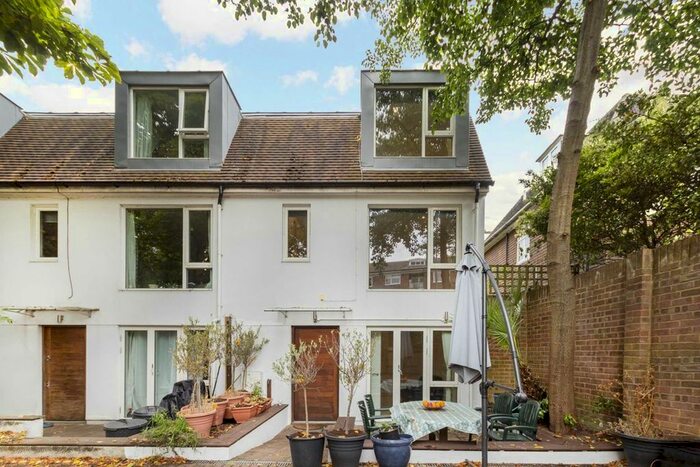 2 Bedroom Property To Rent In Augustus Road, London, SW19