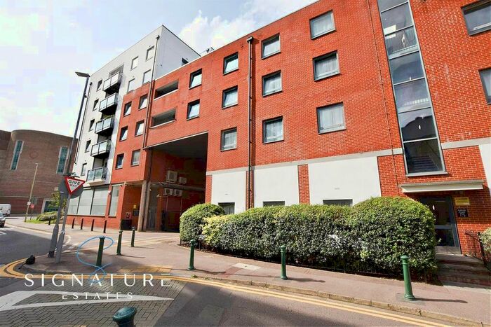 2 Bedroom Flat To Rent In Loates Lane, Watford, WD17