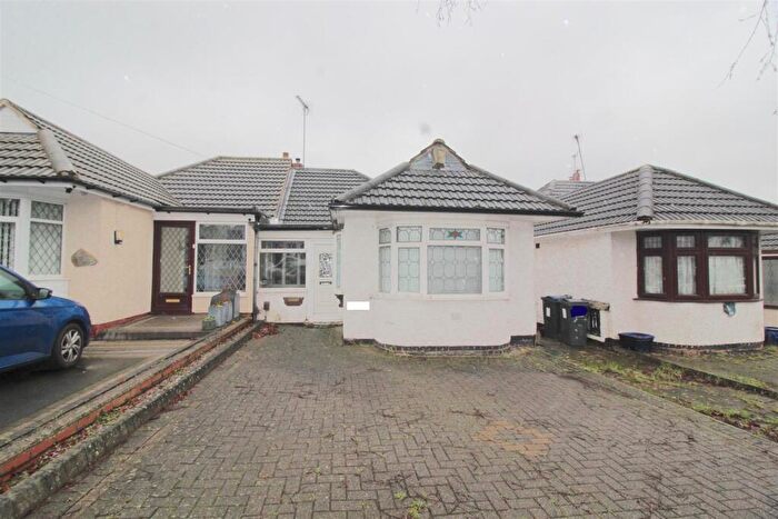 3 Bedroom Semi-Detached Bungalow For Sale In Elmay Road, Birmingham, B26