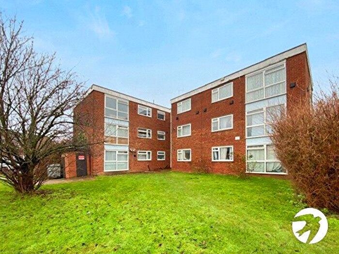 2 Bedroom Flat To Rent In Wessex Drive, Erith, Kent, DA8