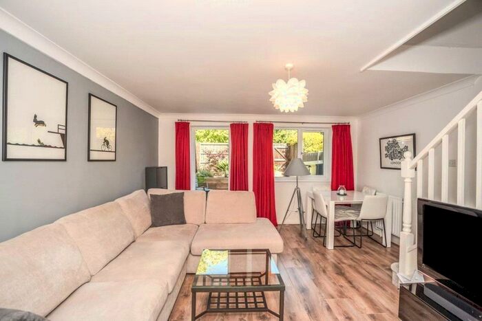 3 Bedroom House To Rent In Farrow Lane, London, SE14