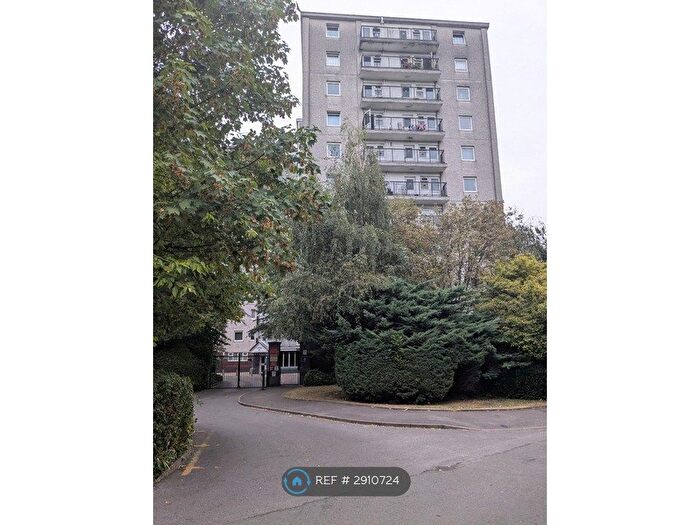 2 Bedroom Flat To Rent In Tilehurst Court, Salford, M7