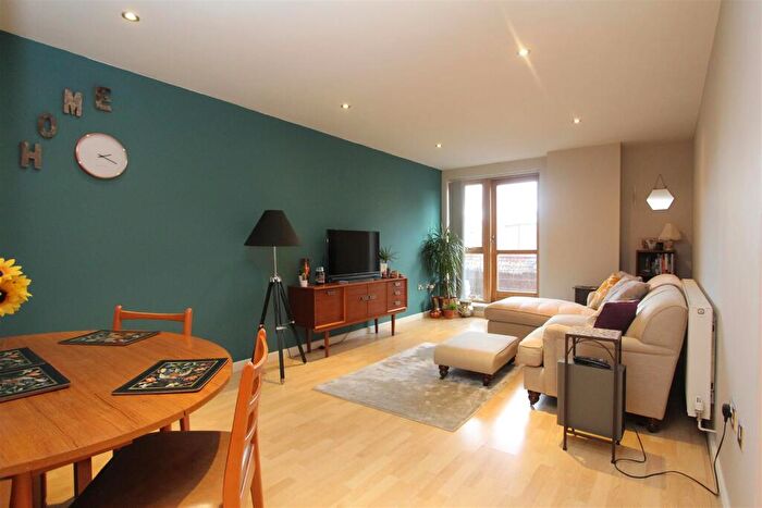 2 Bedroom Flat To Rent In Balmoral Place, Brewery Wharf, LS10