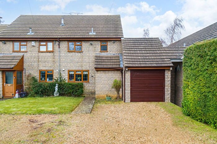 3 Bedroom Detached House For Sale In Brackley Road, Croughton, NN13